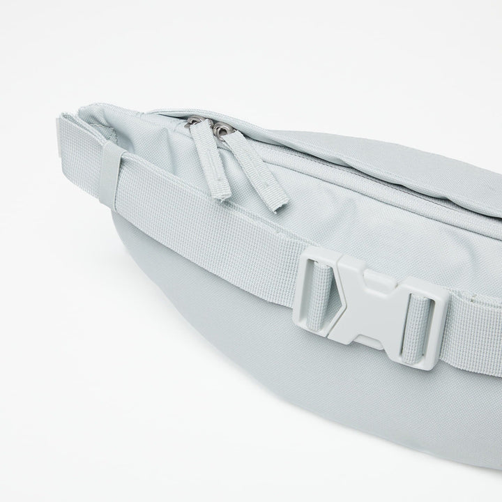 Translation missing: en.Nike Heritage Waistpack  183 CU IN Unisex 16"L x 4"W x 6"H Light Silver Phantom