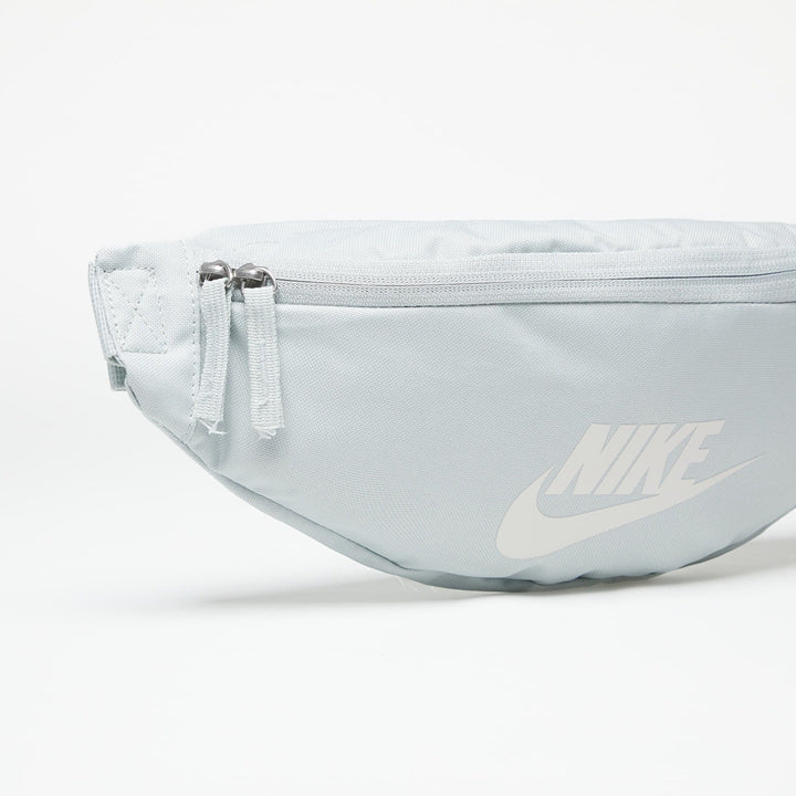 Translation missing: en.Nike Heritage Waistpack  183 CU IN Unisex 16"L x 4"W x 6"H Light Silver Phantom